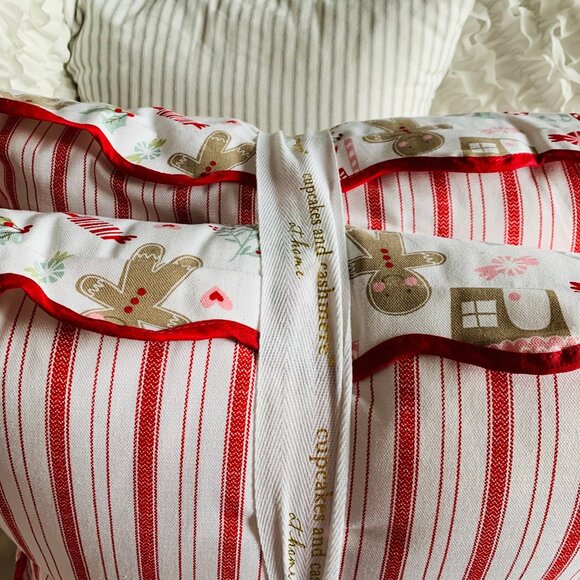 NEW Christmas Cupcakes & Cashmere Two Pink & Red Gingerbread Candy Cane Pillows - Picture 4 of 4